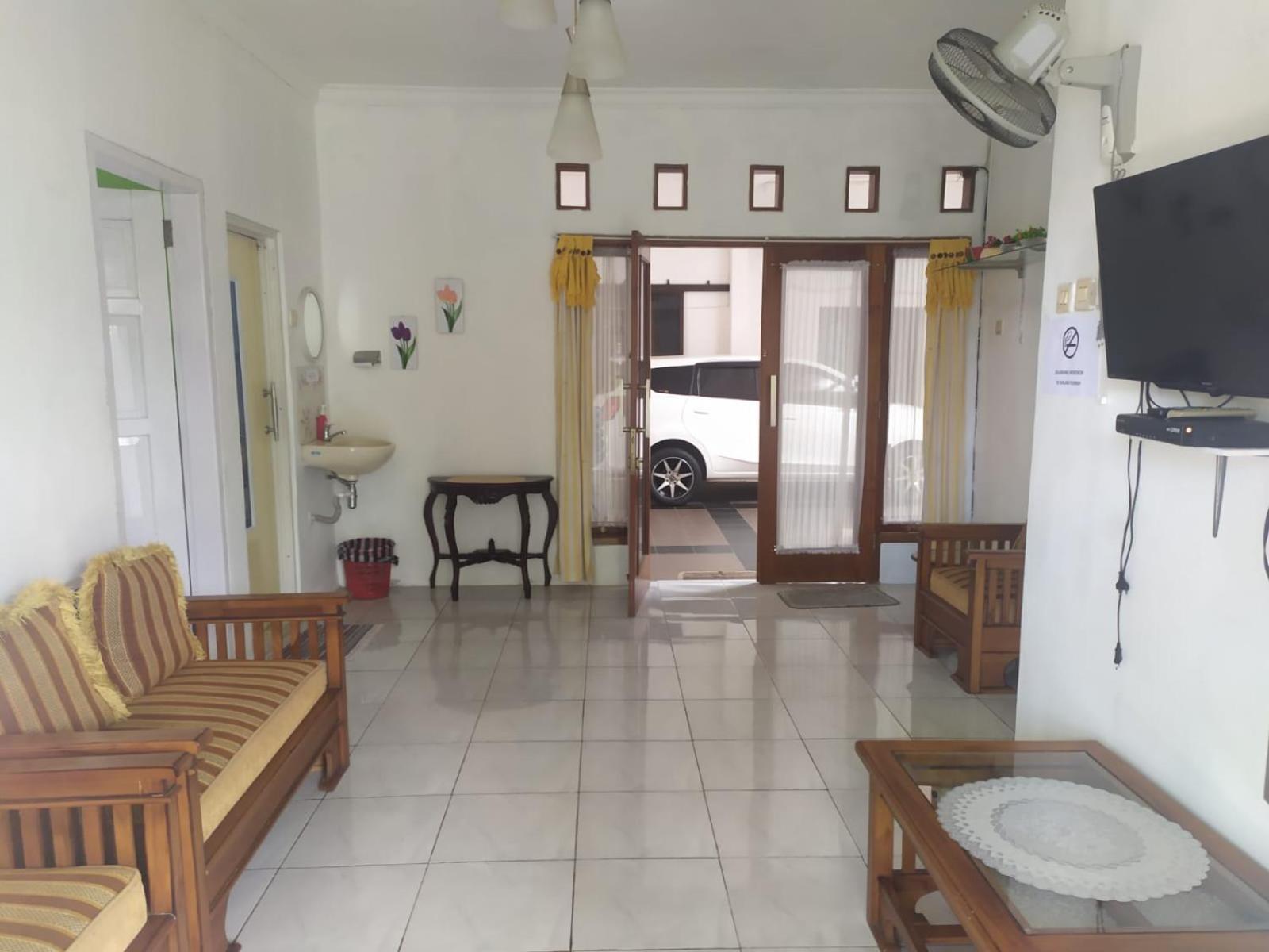 Endah Homestay Syariah Purwokerto Exteriör bild