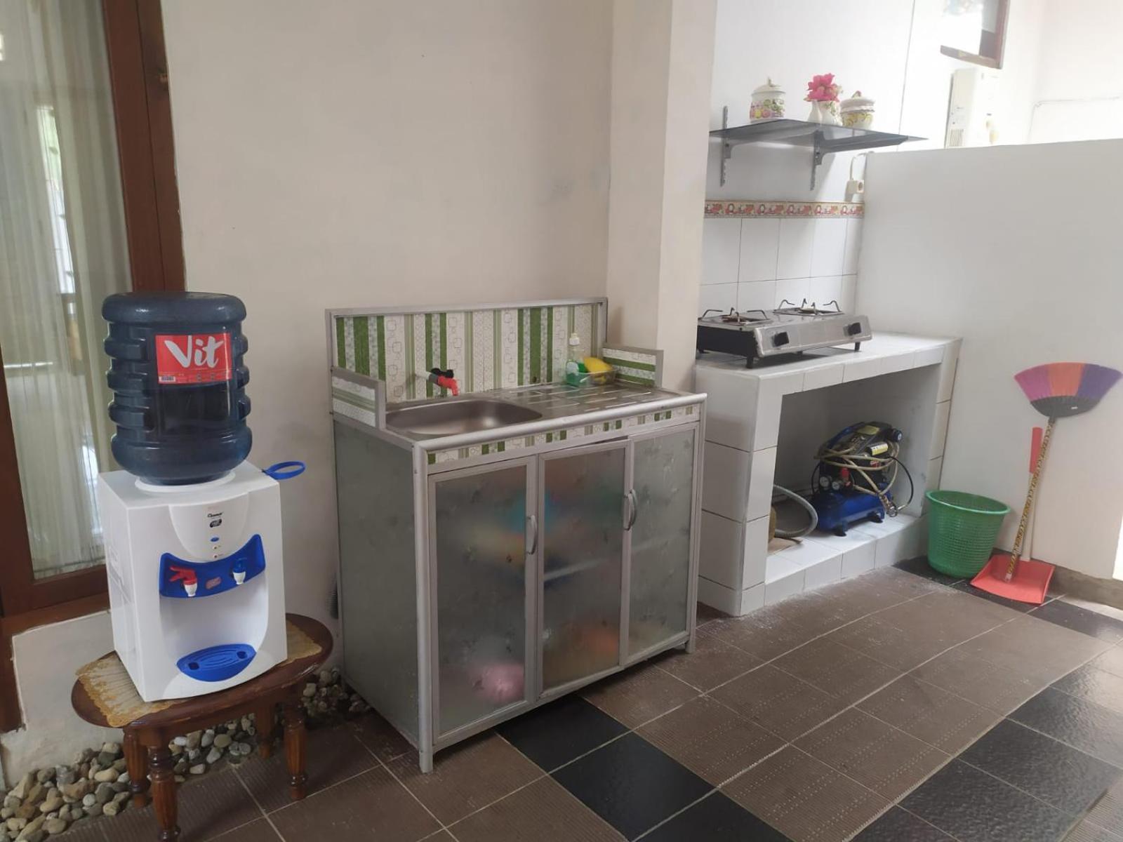 Endah Homestay Syariah Purwokerto Exteriör bild